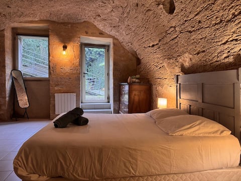 Troglodyte getaway: spa, nature, unusual charm