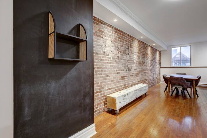 Historic Charm in Old Montreal gallery image 4