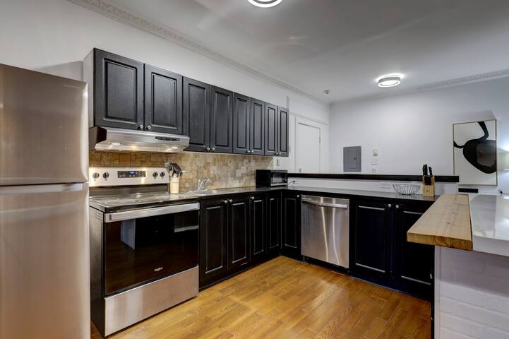 Historic Charm in Old Montreal gallery image 5