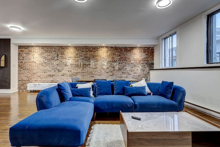 Historic Charm in Old Montreal gallery image 2