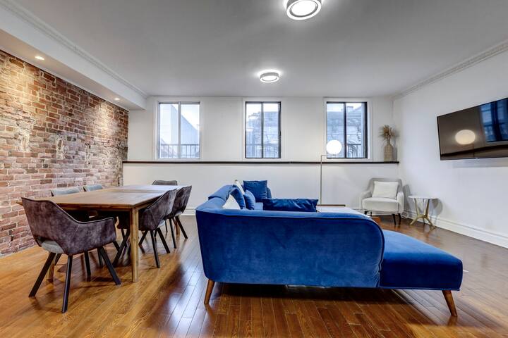 Historic Charm in Old Montreal gallery image 3