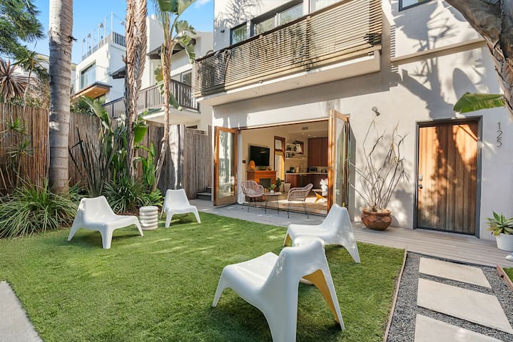 Vibrant SoCal Escape Near Venice Beach
