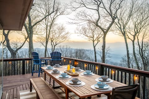 Mountain Views, Hot Tub, Impeccable Design