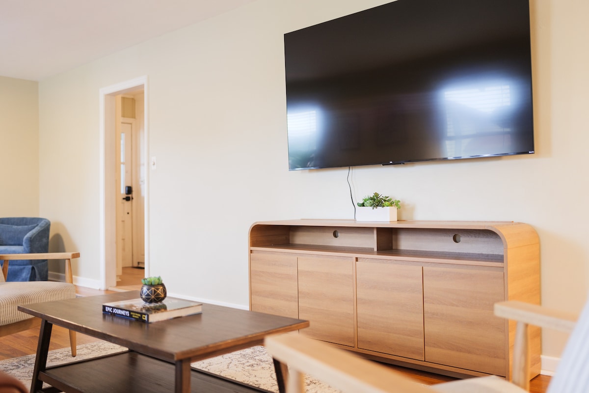 Successful Airbnb property: Epic Game Room Hangout w/ Grill, King Beds & 5 TVs in Valdosta