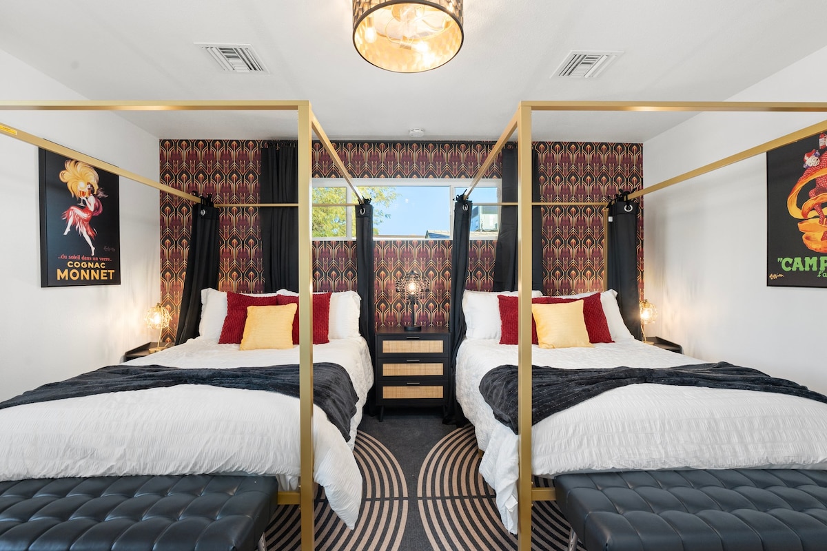 The Burgundy Room spoj je starinskog šarma i modernog luksuza. Ovdje možete uživati u kasnim večernjim razgovorima i sporim jutrima u Scottsdaleu. 