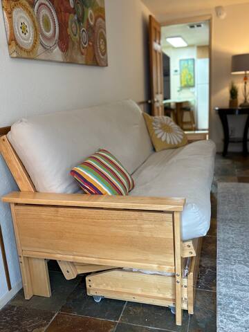 “Queen Bea”-Seattle-Basement gallery image 5