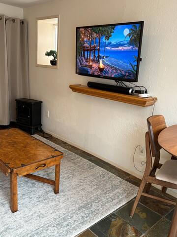 “Queen Bea”-Seattle-Basement gallery image 4