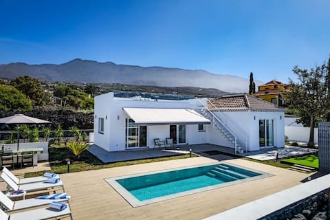 Villa Veni with heated private pool in Tazacorte