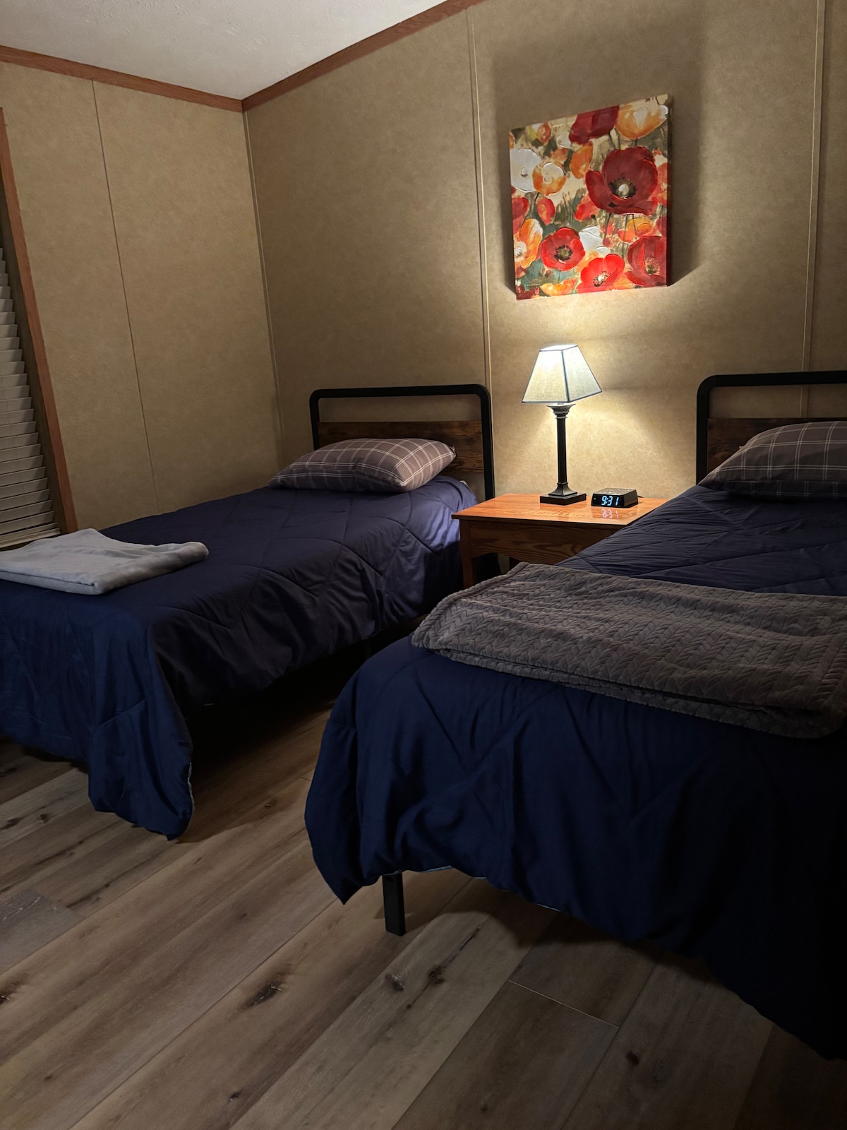 Deze tweepersoonskamer is gekoppeld aan een volledige Jack en Jill badkamer