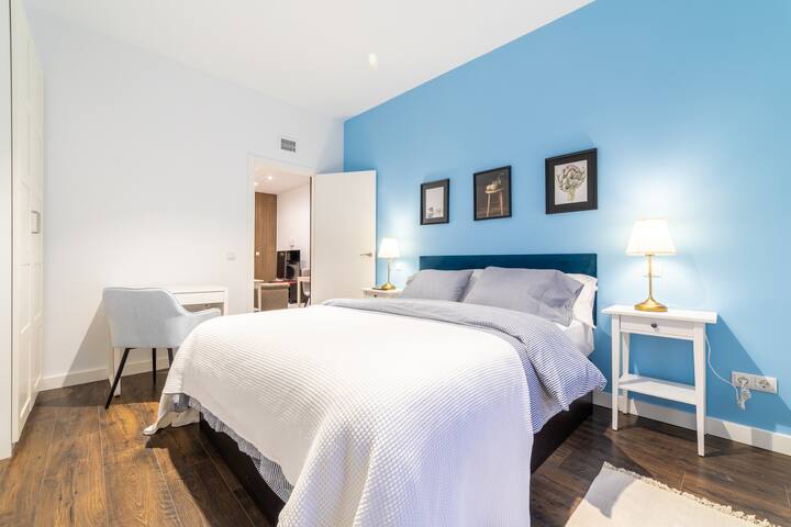 Historic Center 3 bedroom apartment-1 min to metro gallery image 3