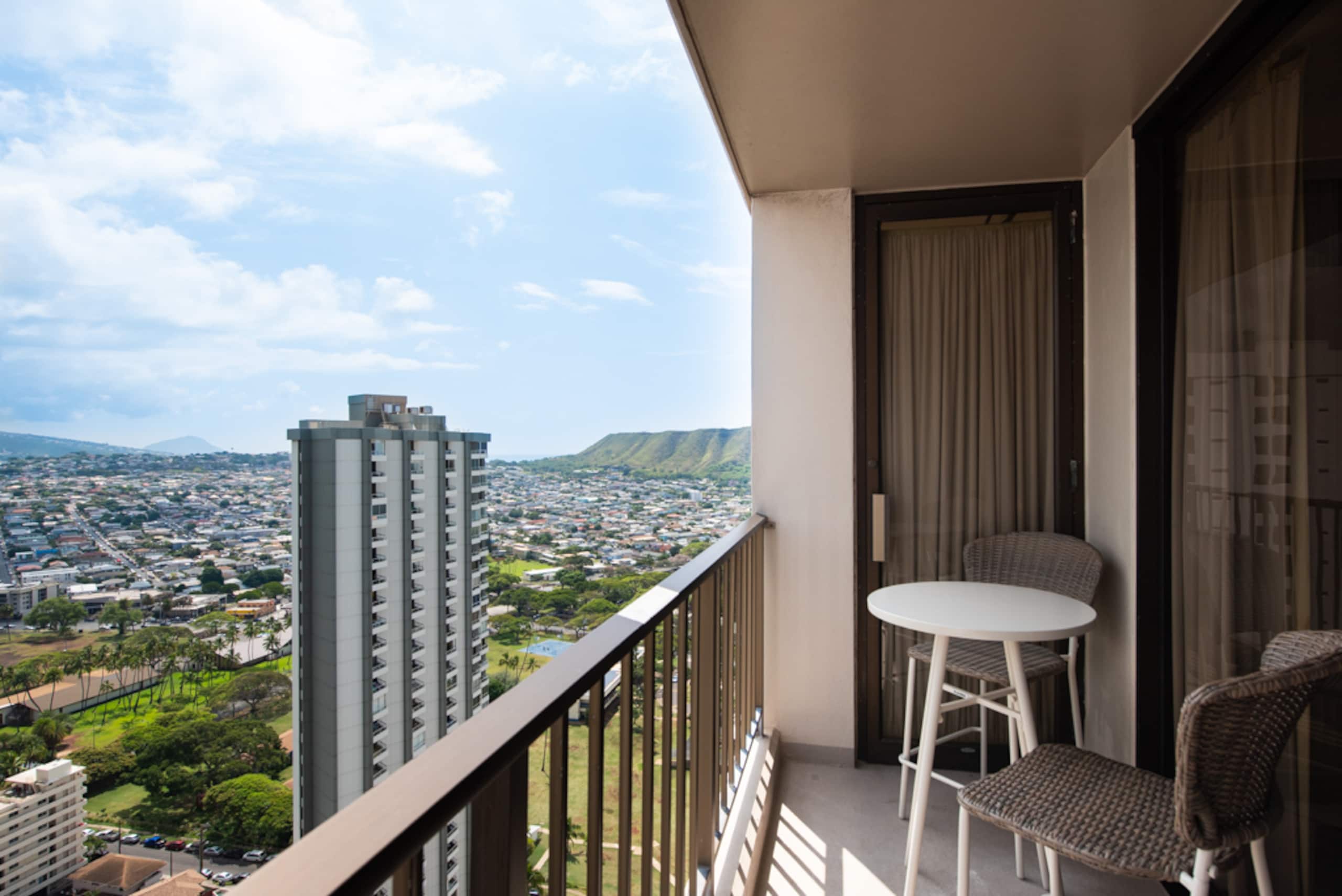 Fully renovated in May 2025/high 36th floor - Image 36