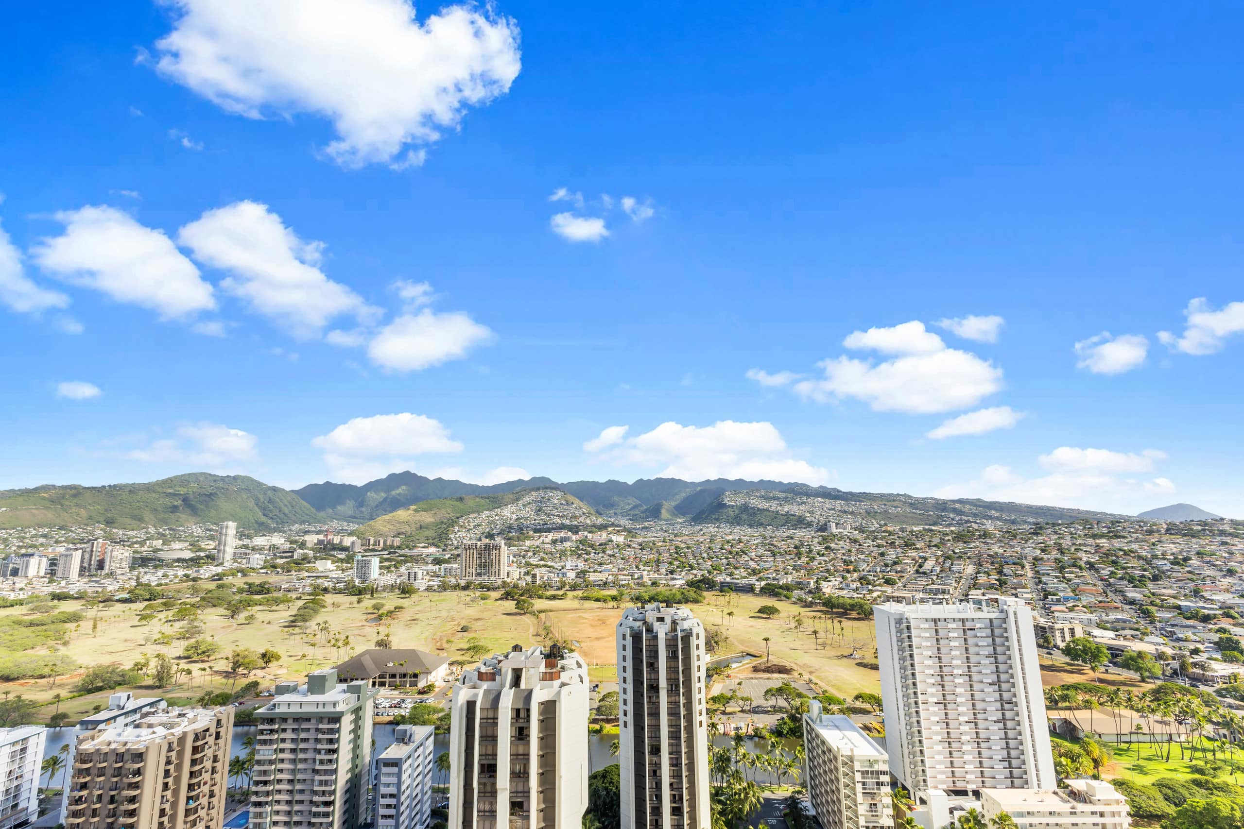 Fully renovated in May 2025/high 36th floor - Image 30