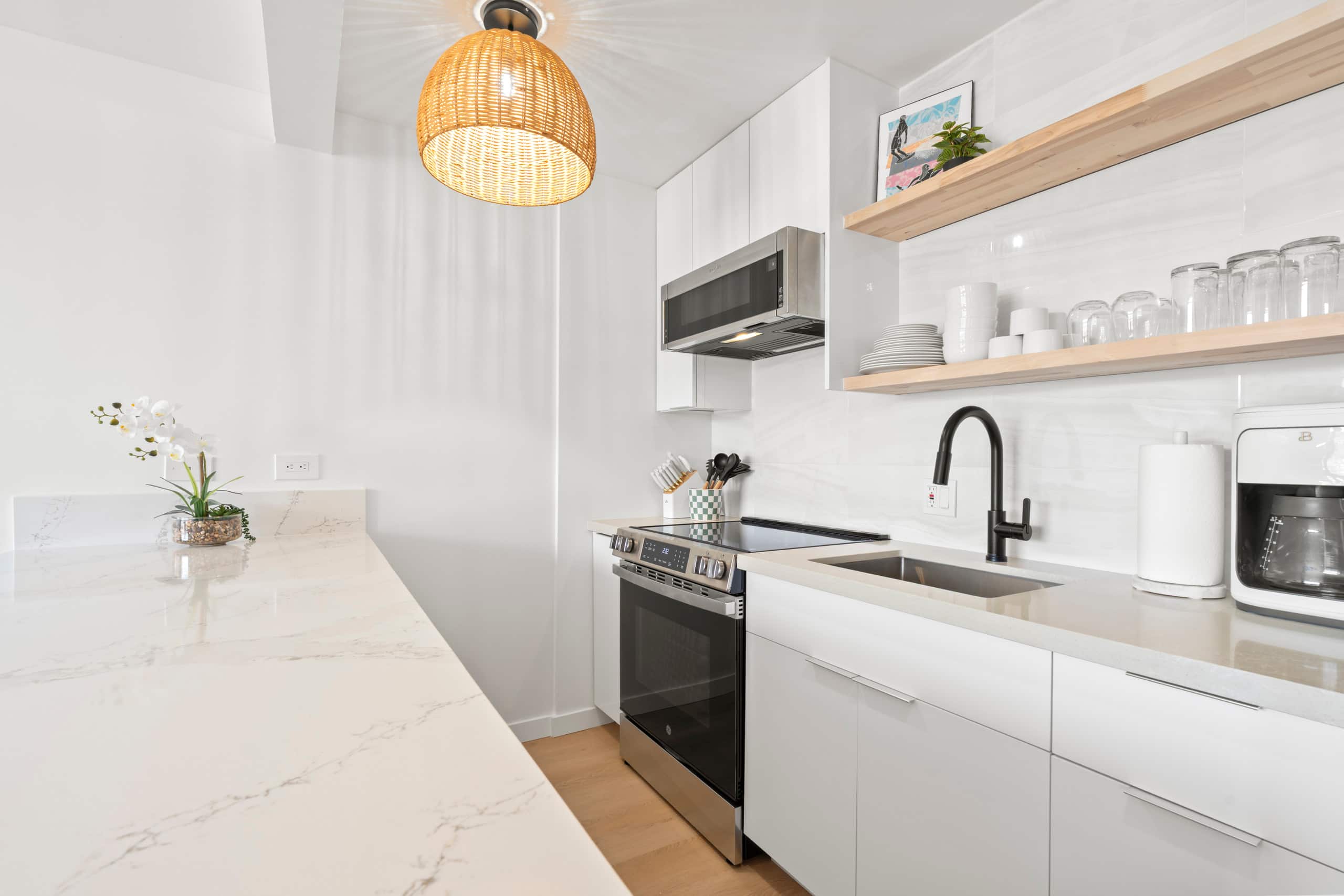 Fully renovated in May 2025/high 36th floor - Image 14