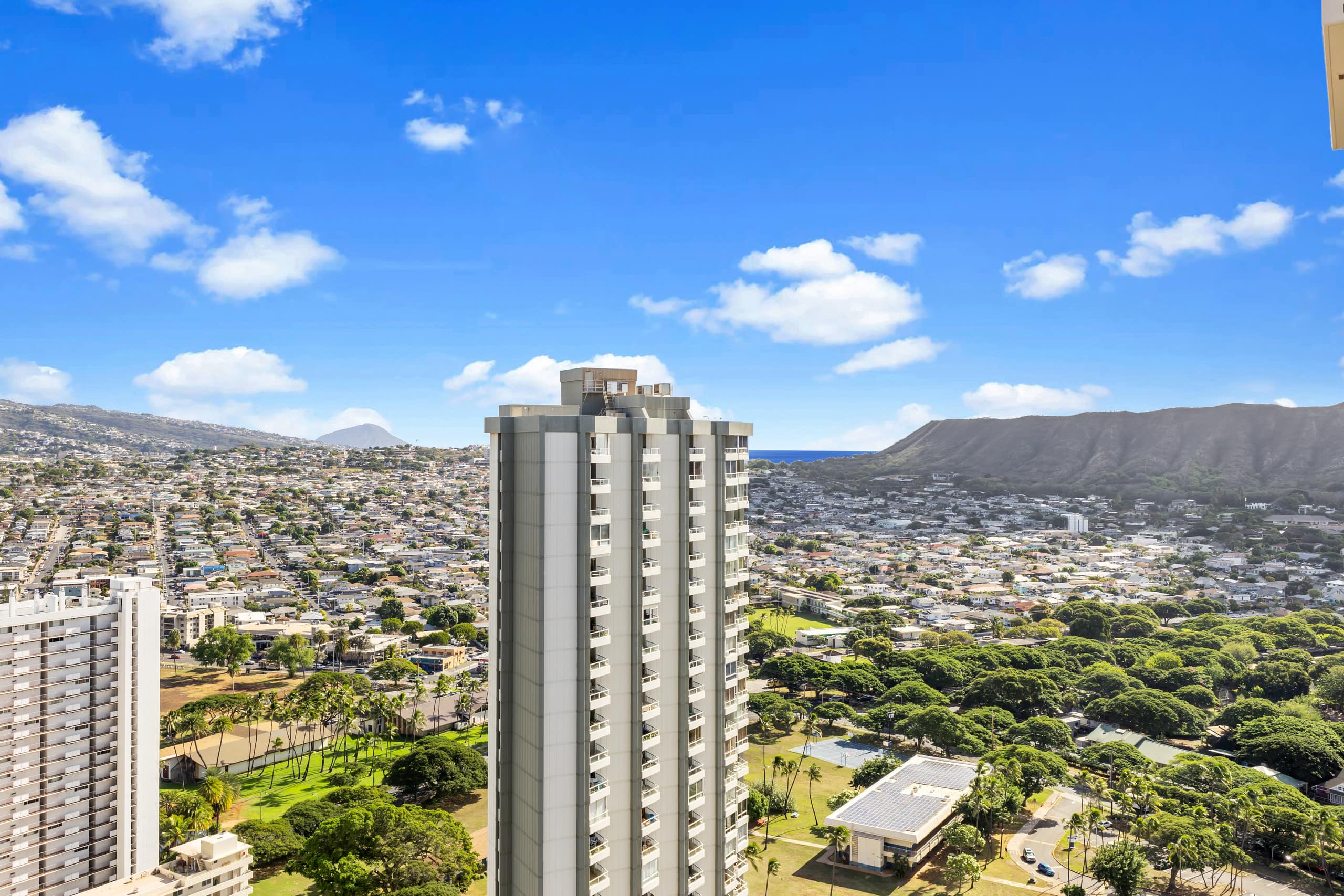 Fully renovated in May 2025/high 36th floor - Image 24