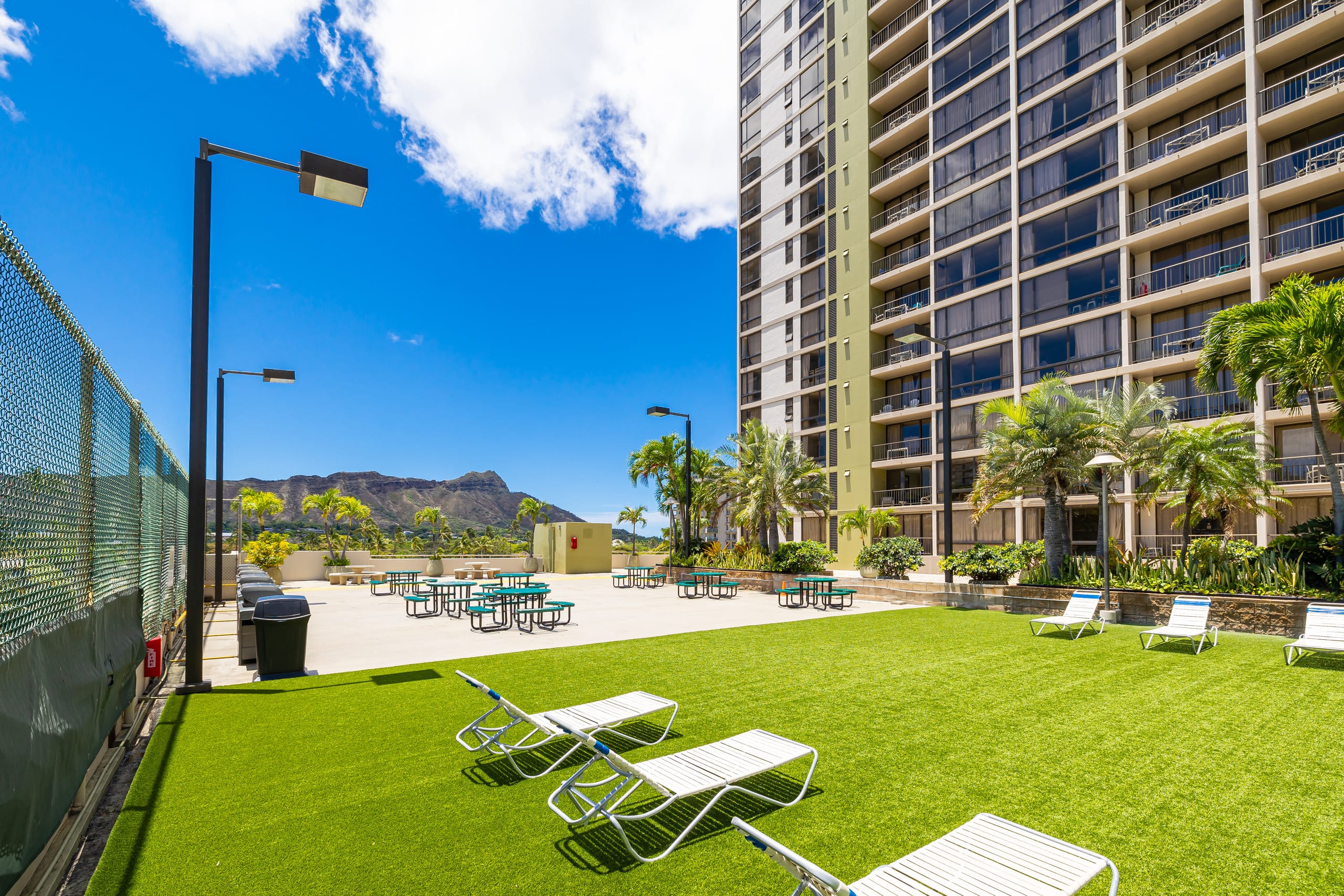 Fully renovated in May 2025/high 36th floor - Image 25