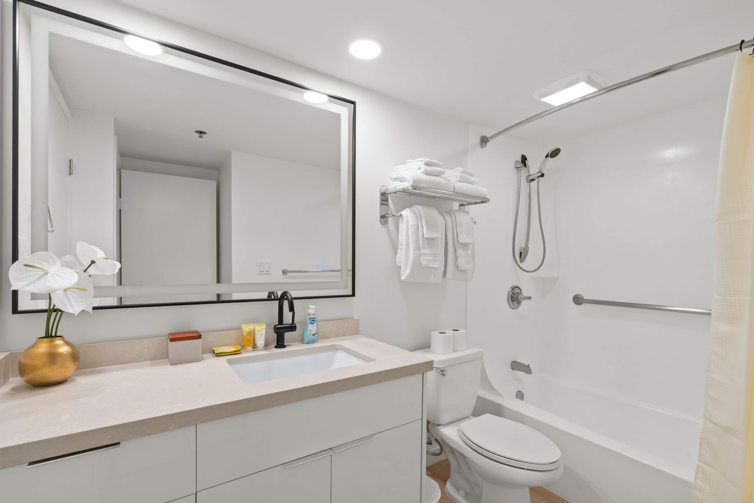 Fully renovated in May 2025/high 36th floor - Image 6