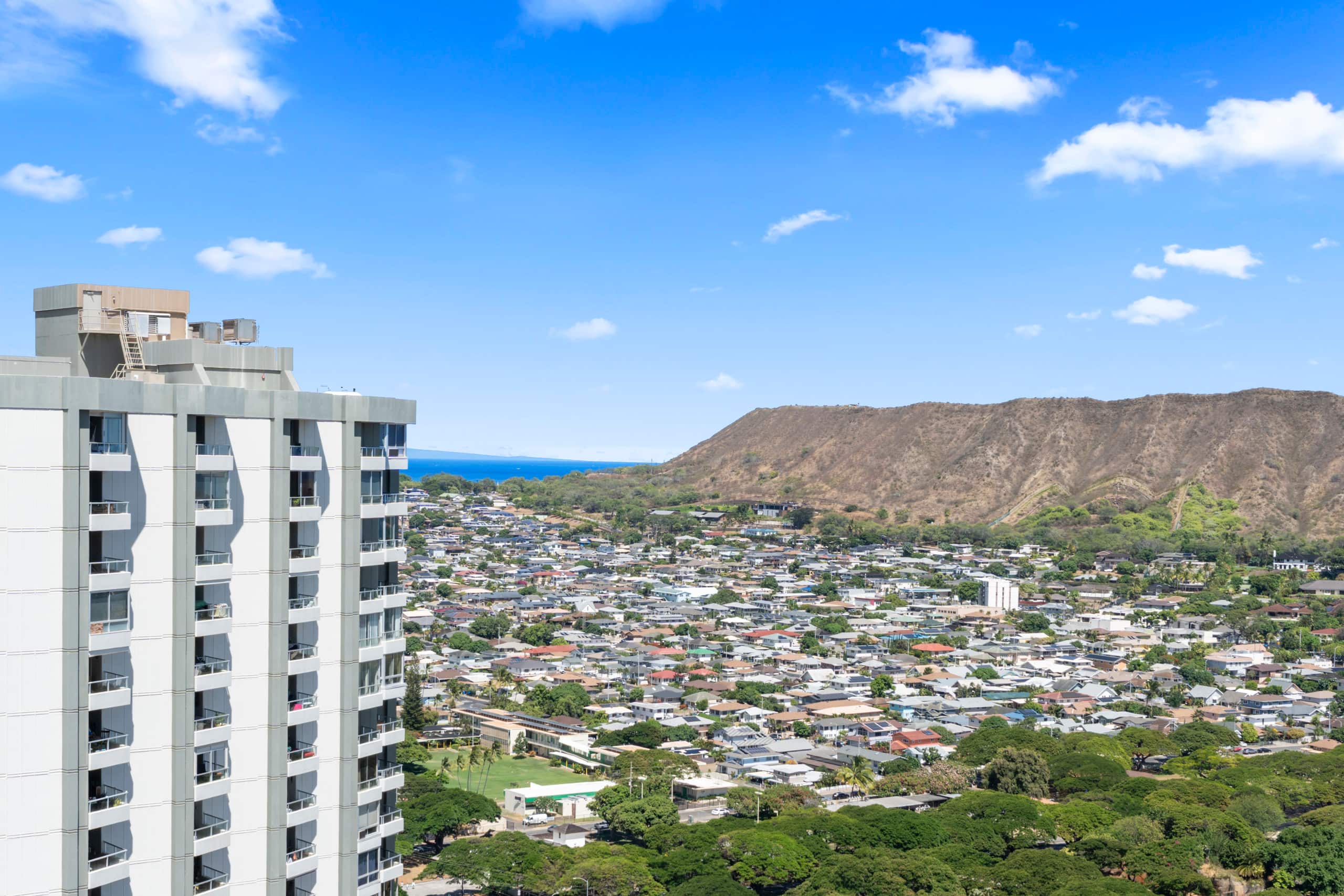 Fully renovated in May 2025/high 36th floor - Image 47