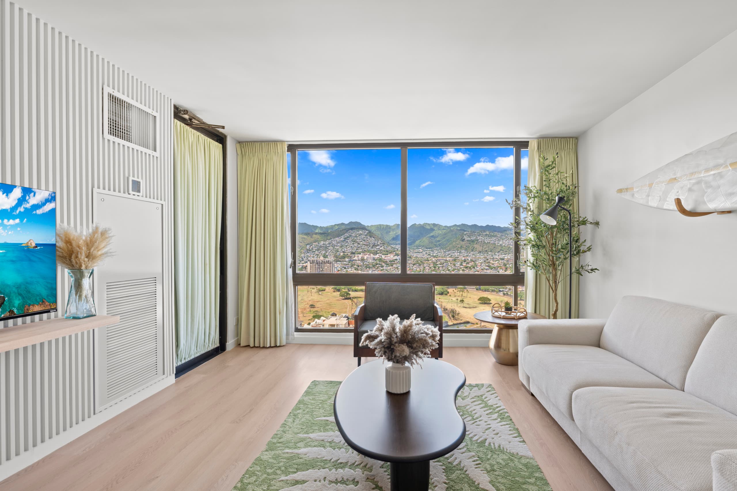 Fully renovated in May 2025/high 36th floor - Image 13