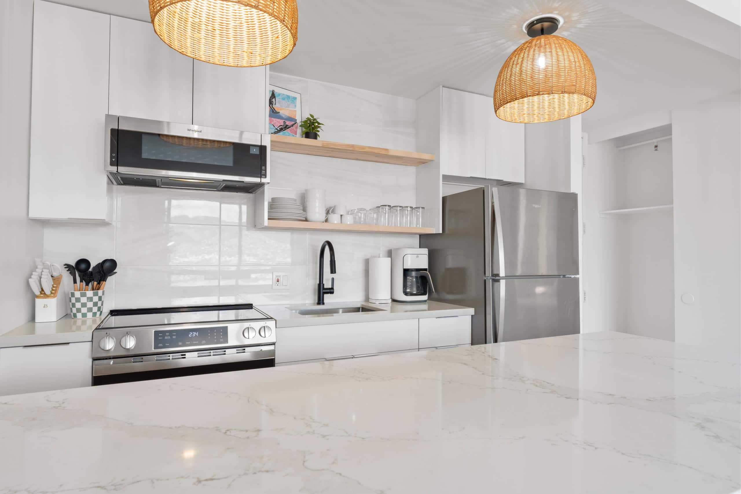 Fully renovated in May 2025/high 36th floor - Image 4