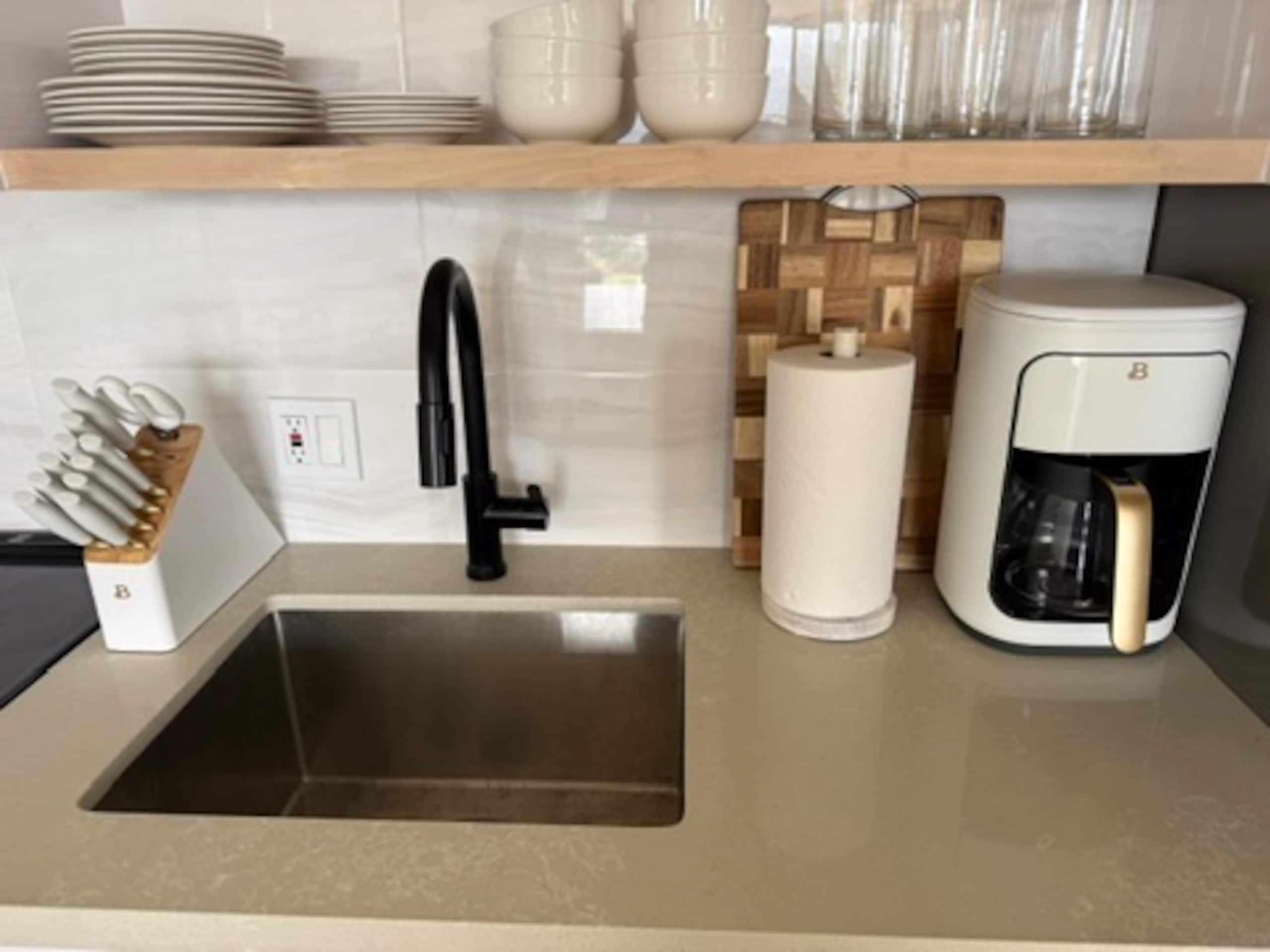 Fully renovated in May 2025/high 36th floor - Image 38
