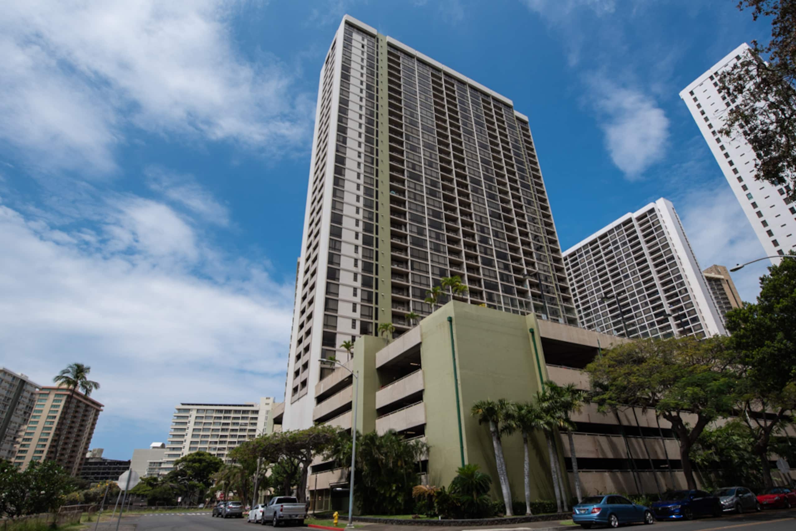 Fully renovated in May 2025/high 36th floor - Image 34