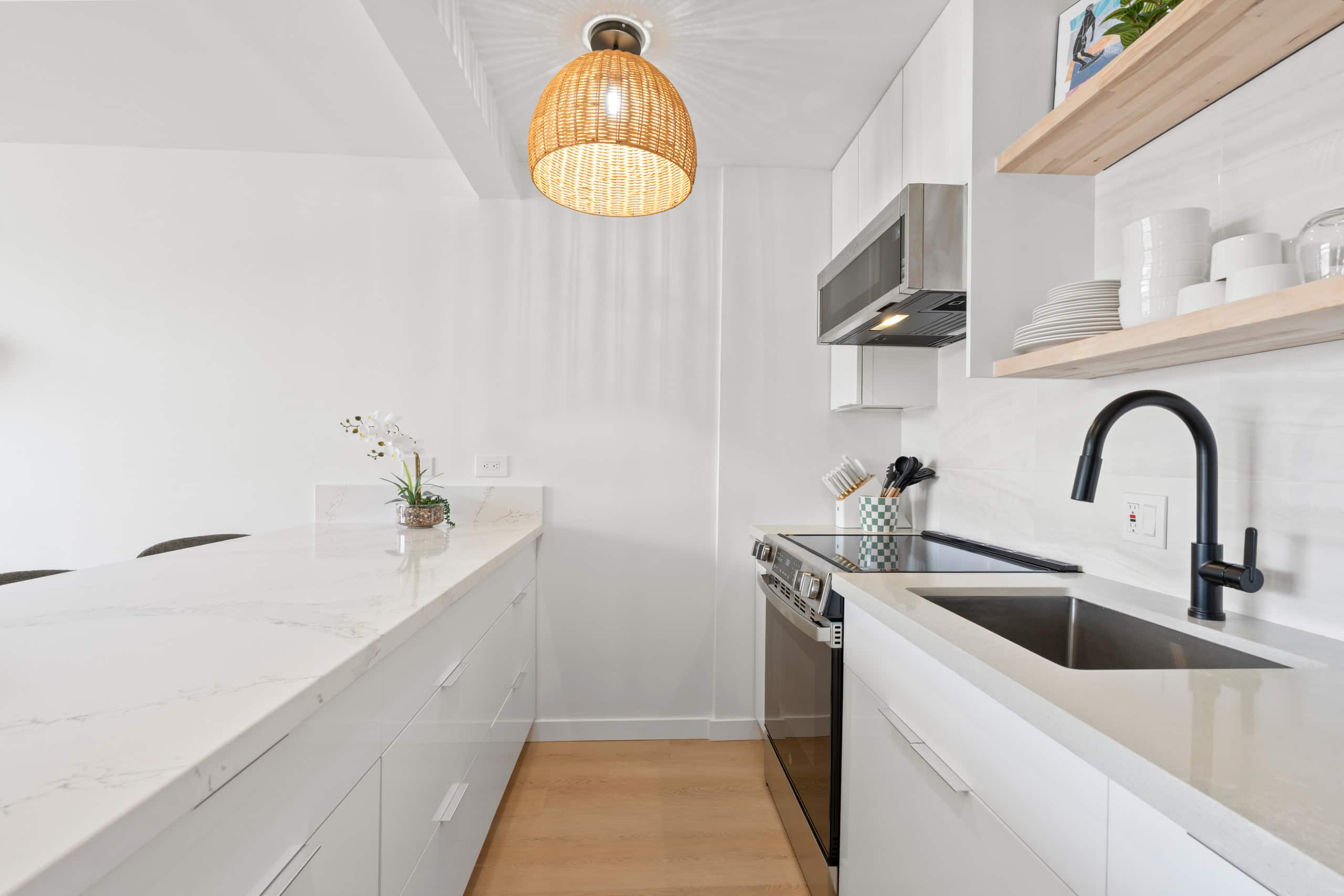Fully renovated in May 2025/high 36th floor - Image 10