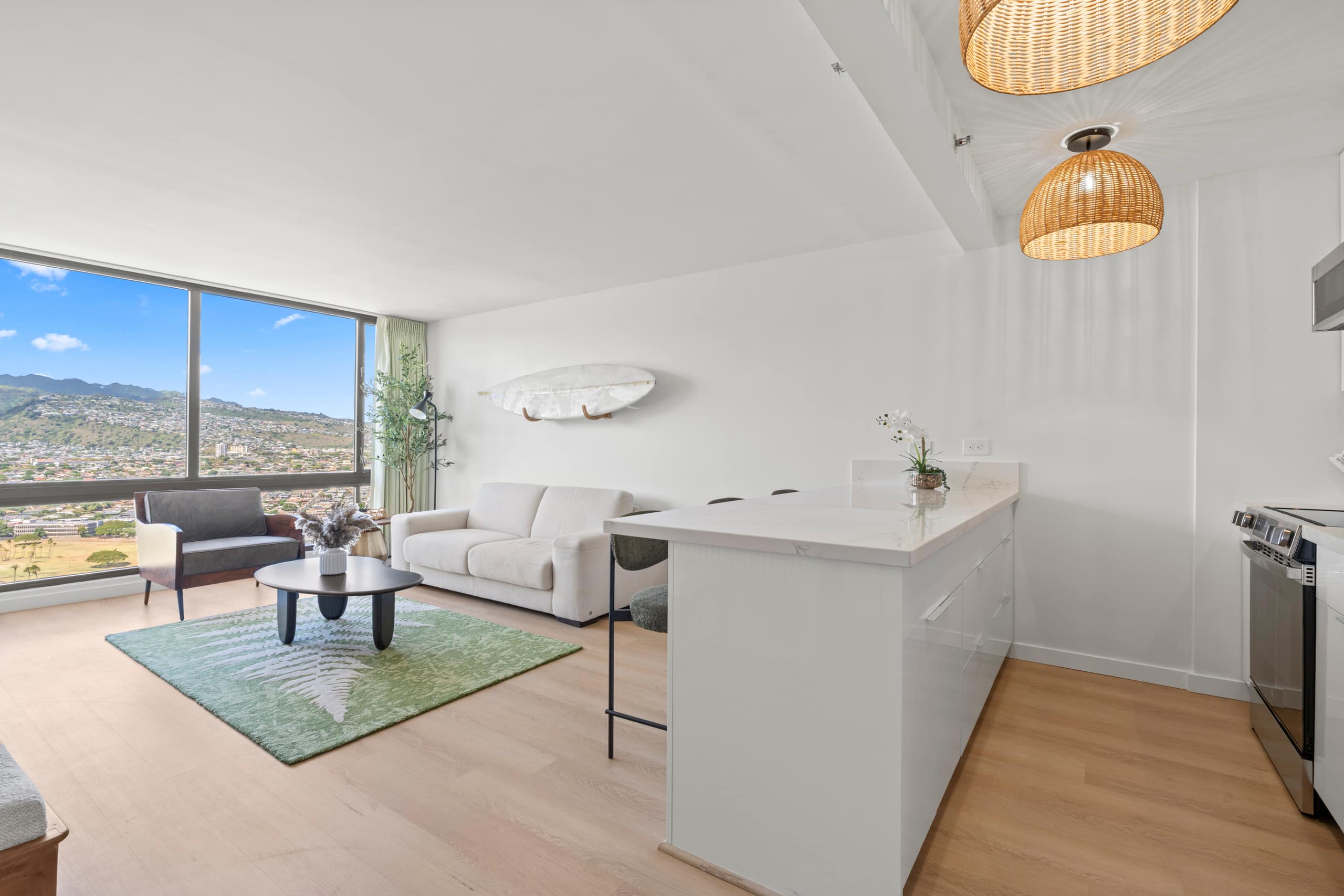 Fully renovated in May 2025/high 36th floor - Image 11
