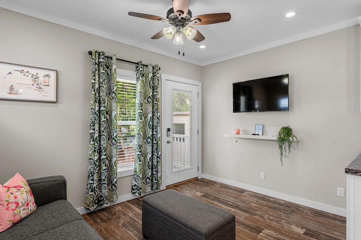 Cozy Tiny Home Getaway Minutes From Disney - Celebration, FL