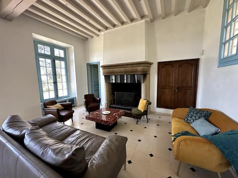 Top Airbnb: Spacious house, large pool, quiet location & view in Vaison La Romaine
