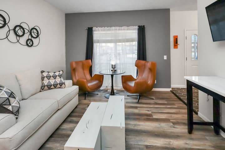 6 Br | 3.5 Ba | Deck | 940 Mbps - Bennington, NE