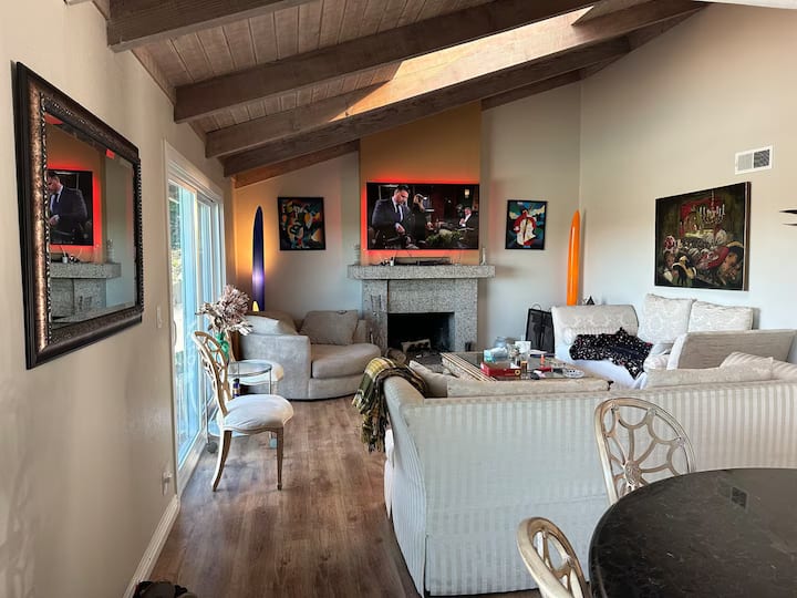 Cozy Home Near Beach With Views - Laguna Beach, CA