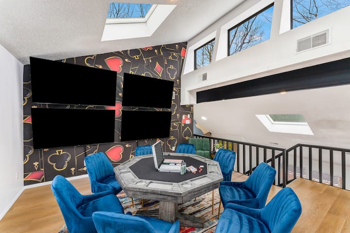 HUGE 5BR Private Pickleball, Fire Pit, Theater!