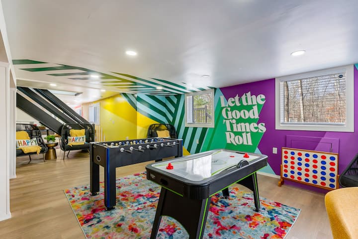 HUGE 5BR Private Pickleball, Fire Pit, Theater!