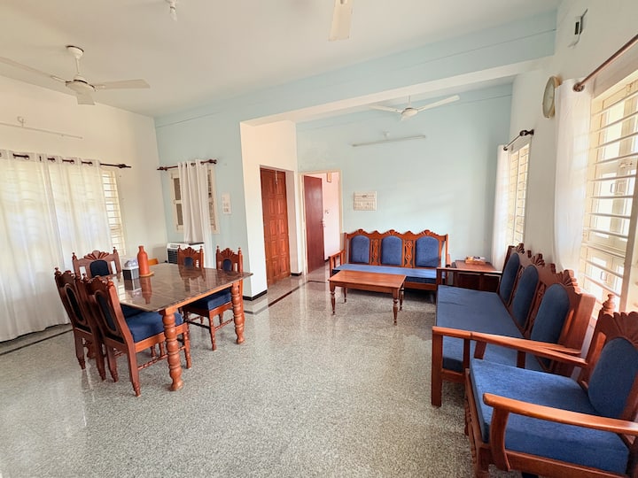 लिविंग रूम