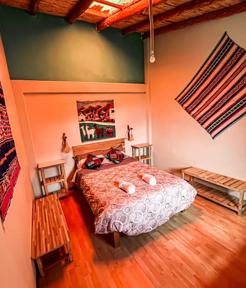 Little house with kitchen and garden.