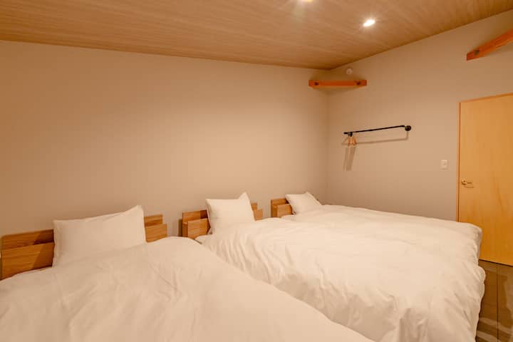 [Spavaća soba .2] Trokrevetna soba za jednu osobu
