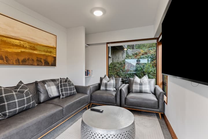 Hot Tub  -  Walk To Town Free Parking Aircon - Queenstown