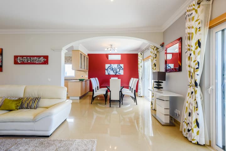 The White House, Boavista Resort - Luz