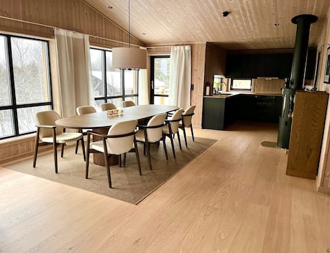 Elegant and new cabin in central Beito - sleeps 10