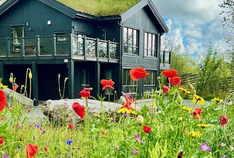 Elegant and new cabin in central Beito - sleeps 10