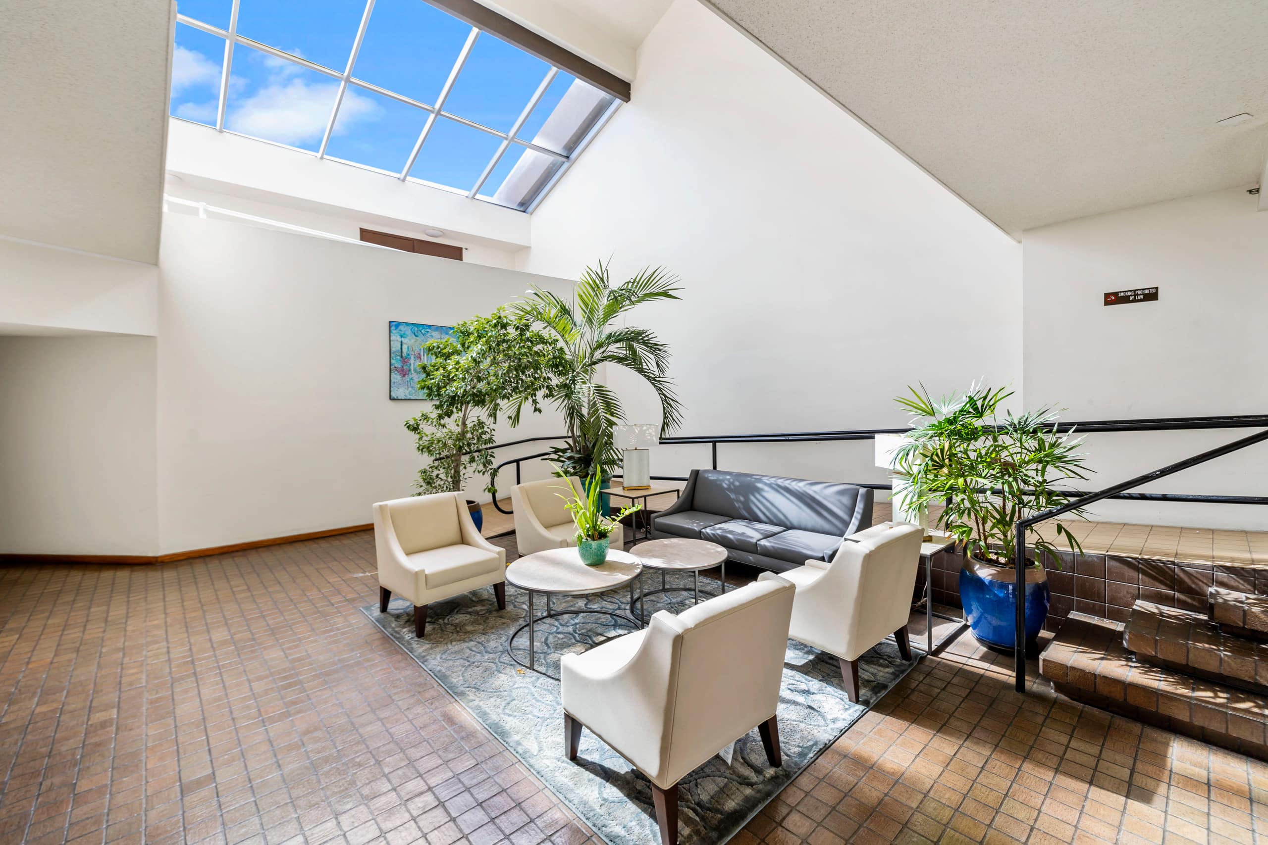 Free Parking! Chic 1BR in Central Downtown - Image 20