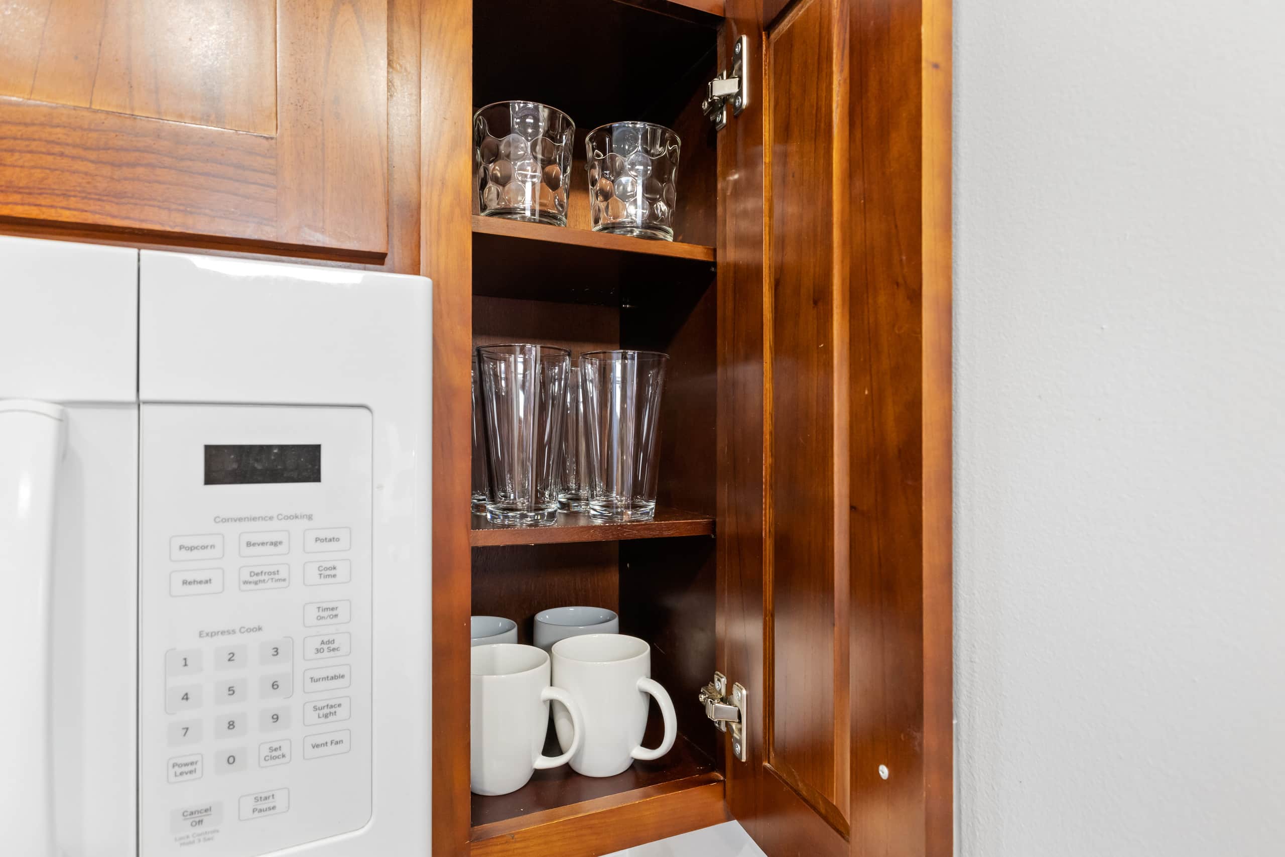 Free Parking! Chic 1BR in Central Downtown - Image 15