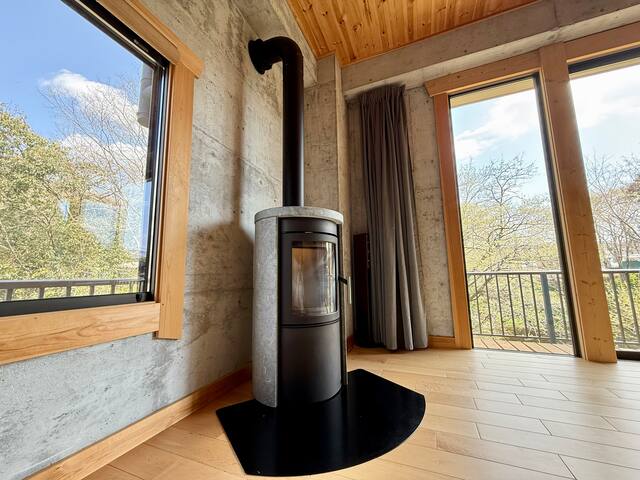 Cozy spacious suite by the creek/TateyaVacation120 gallery image 3