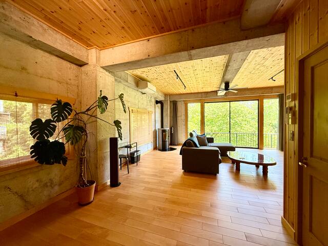 Cozy spacious suite by the creek/TateyaVacation120 gallery image 5