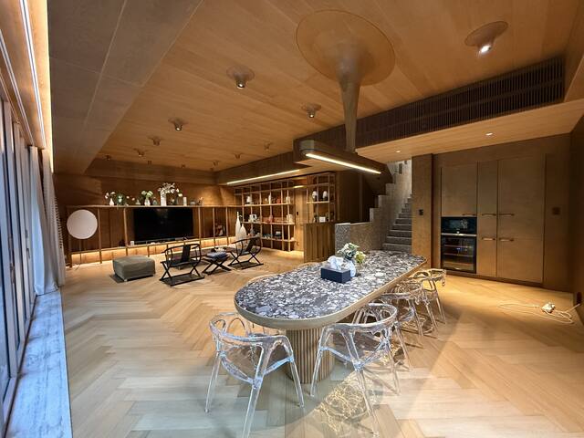 Luxury Duplex with Nature Views gallery image 4