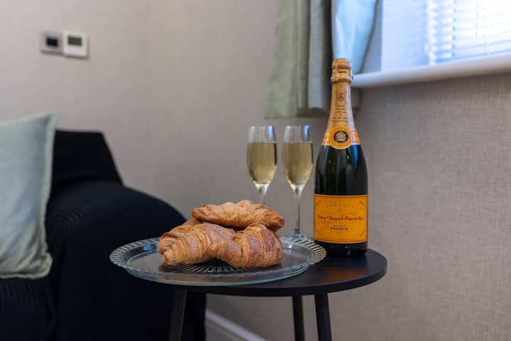 Newly Refurbished | Warwick | Free Parking | Wi-fi - Warwick