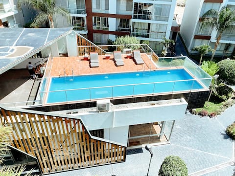 Modern apartment with pool, gym and view