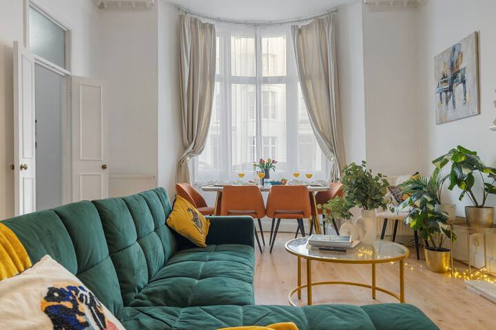 Entire Chic Apartment in Hyde Park gallery image 4