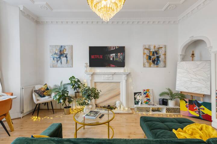 Entire Chic Apartment in Hyde Park gallery image 2