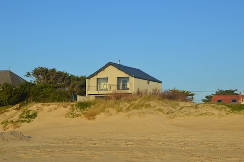 Beachfront house in the Denneville dune